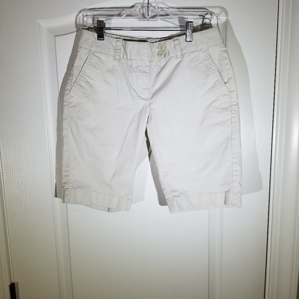 SALE!!! WOMANS VINEYARD VINE SHORTS SIZE 2